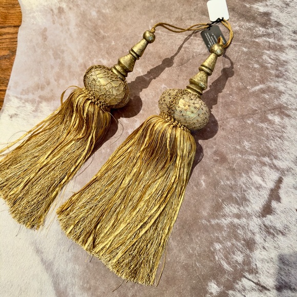 NEIMAN MARCUS Large & Lavish Embroidered Gold Curtain Drapery Tassel Tieback 21” - Picture 4 of 16